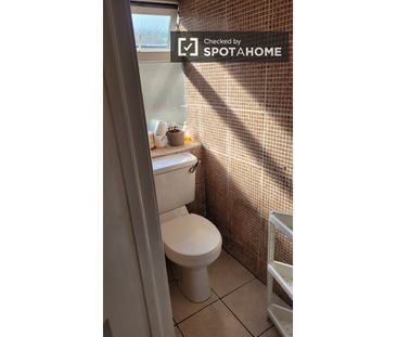 Room in a shared 7-bedroom flat for rent in Ballybough - Photo 5