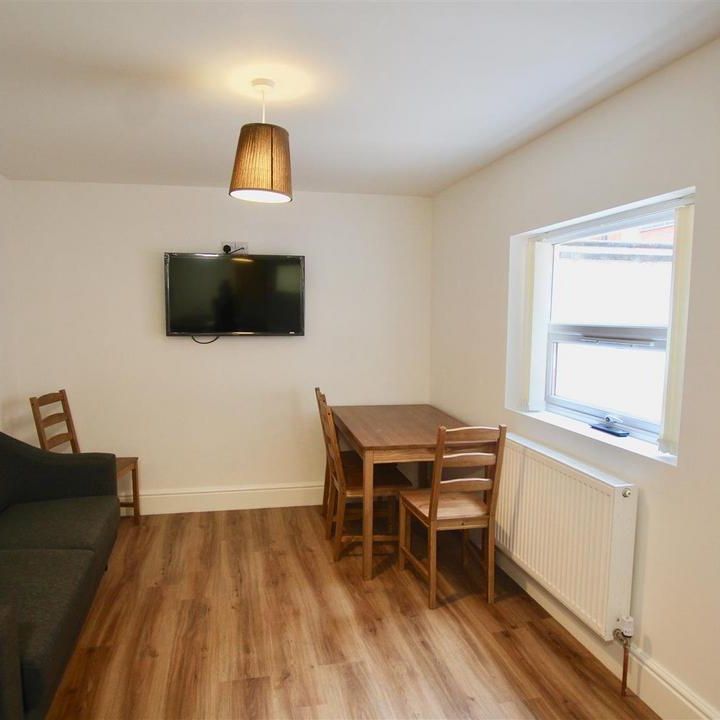3 bedroom flat to rent - Photo 1