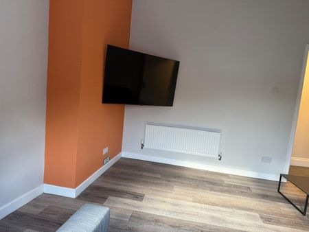 Room in a Shared House, Whiteladies Road, BS8 - Photo 3