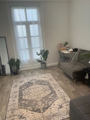 Studio Flat, Sillwood Street, BN1 - Photo 1