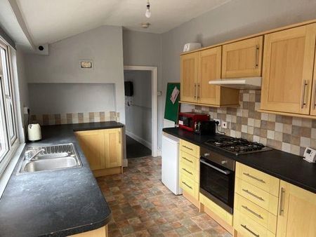 4 bedroom terraced house to rent - Photo 5