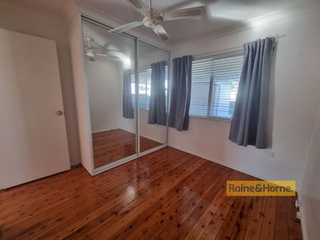 IMMACULATE 4 BEDROOM FAMILY HOME - Photo 4