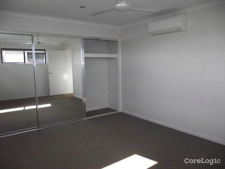 Stunning 3-Bedroom, 2-Bathroom Residence - Photo 3