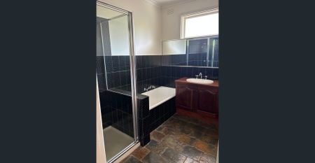 Charming Home with Spacious Yard in the Sought-After Frankston High School Zone - Photo 4