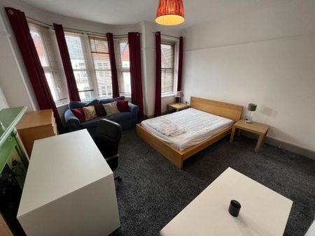 5 bedroom terraced house to rent - Photo 5