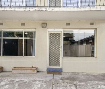 Cozy one bedroom residence nestled in a quiet location - Photo 3