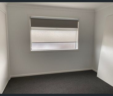 A PERFECT THREE BEDROOM HOME IN ROXBURGH PARK - Photo 3