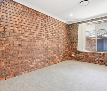 Air-Conditioned Three Bedroom Townhouse with Large Easy-Care Courty... - Photo 4