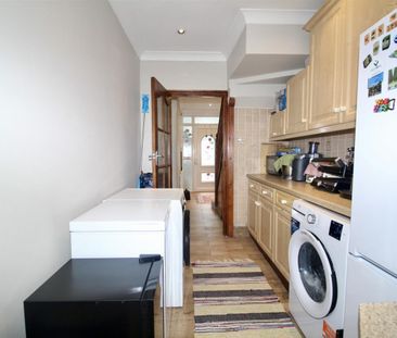 3 Bedroom House - Terraced To Let - Photo 6