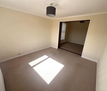 2 bedroom detached bungalow to rent - Photo 2