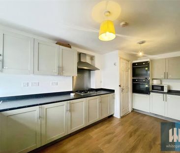 1 bedroom in a house share to rent - Photo 2