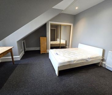 3 bedroom flat to rent - Photo 5