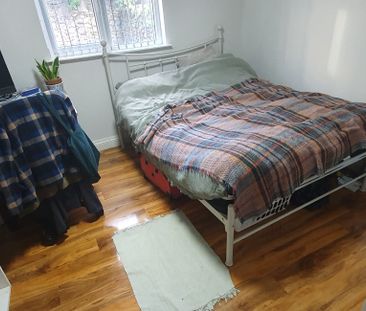 Flat 2, 104 Connaught Road, Roath, Cardiff, CF24 3PY - Photo 2