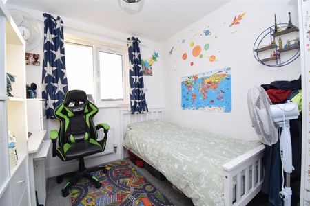 The Fouracres, Wakefield - Photo 4