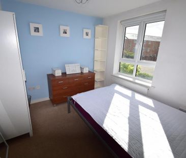 3 bedroom terraced house to rent - Photo 6