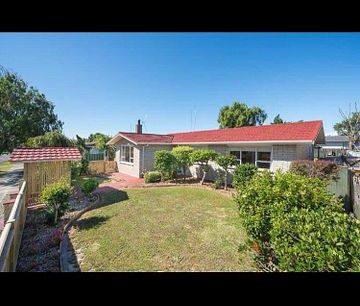 Available: Beautiful 3 bedroom home - Photo 3