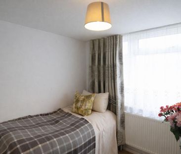 House of multiple occupation to rent - Photo 2