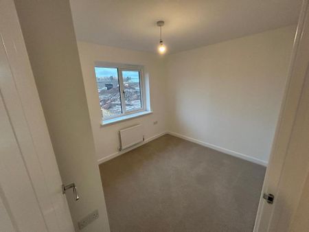 3 bedroom semi-detached house to rent - Photo 2