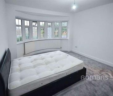 Cippenham Lane, Slough, Berkshire, SL1 - Photo 4