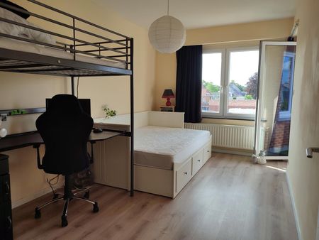 Appartement met 2 slaapkamers en balkon. - Photo 4