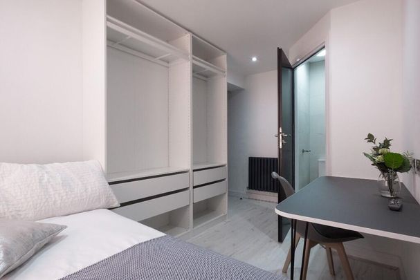 9 bedroom house to rent - Photo 1