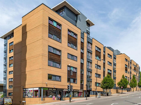 1 bedroom in a flat share to rent - Photo 3