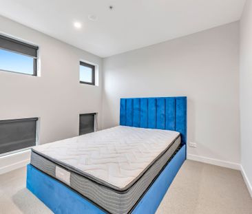 Location! Lifestyle! - Photo 4