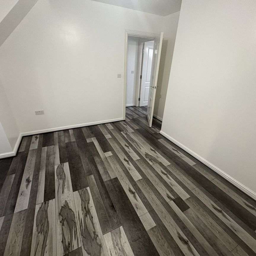 4 bedroom semi-detached house to rent - Photo 1