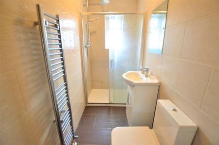 3 bedroom semi-detached house to rent - Photo 3