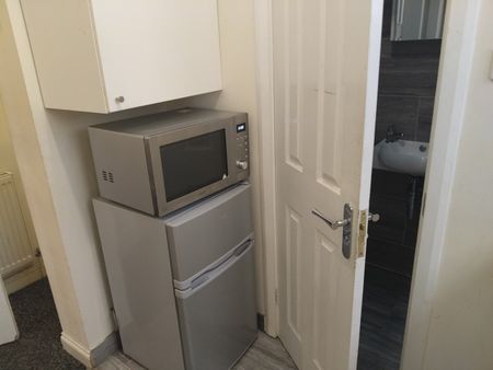 Studio Flat, Holloway Road, N7 - Photo 2