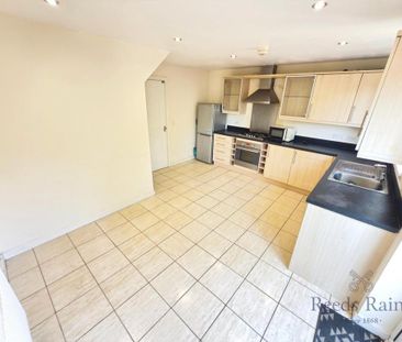 5 bedroom terraced house to rent - Photo 3