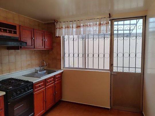 Casa en renta en Valle de los Pinos, Tlalnepantla de Baz - Photo 1