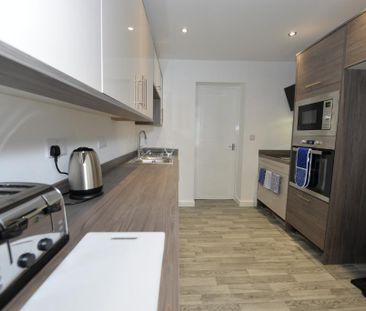 1 bedroom in a house share to rent - Photo 3