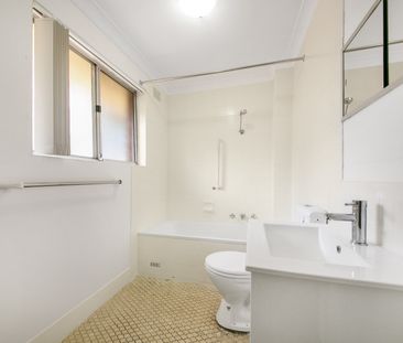 Air-Conditioned One Bedroom Unit with Built-in Wardrobe and Single ... - Photo 3