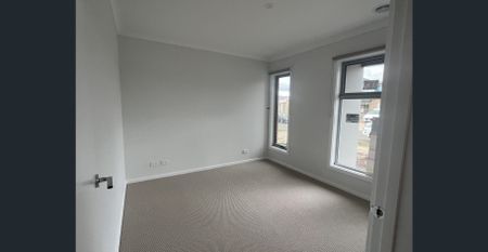 Modern Four Bedroom Home with Outdoor Alfresco Entertaining Area - Photo 4