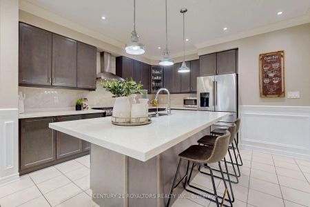 Detached Home For Lease | W9031533 - Photo 5