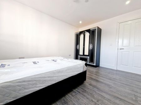 3 bedroom apartment to rent - Photo 2
