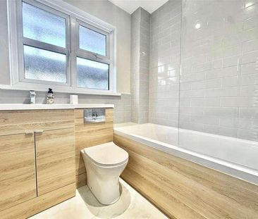 St. Peters Gardens, Wrecclesham, Farnham, Surrey, GU10 - Photo 6