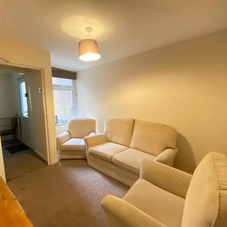 1 bedroom in a house share to rent - Photo 1