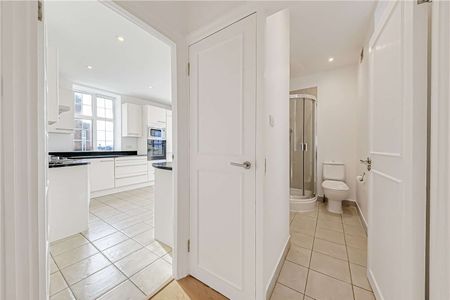 Spacious three bedroom apartment in the heart of St. John's Wood - Photo 2