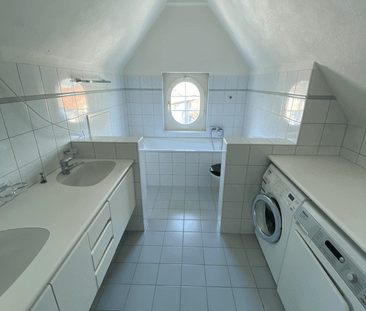 Charmante 4-Zimmer-Altbauwohnung mit Balkon und schöner Aussicht in... - Photo 3