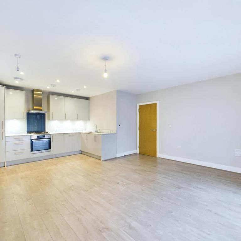 2 bedroom ground floor flat to rent - Photo 1