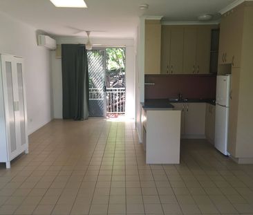 Studio unit in Superb location - Photo 3