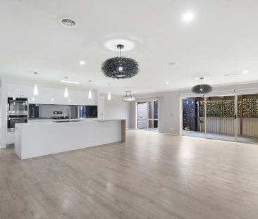 17 Wonboyn Close, Pakenham VIC 3810 - Photo 5