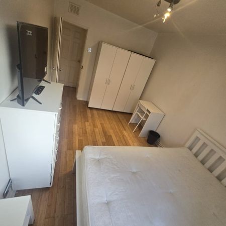 Room in a Shared House, Tildesley Road, SW15 - Photo 3