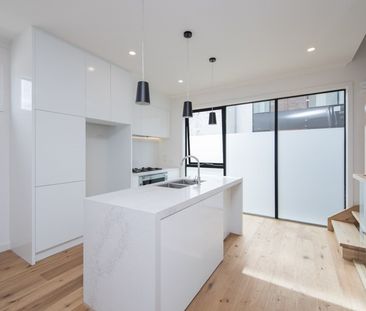 20 Velvet Road, Port Melbourne VIC 3207 - House For Rent | Domain - Photo 5