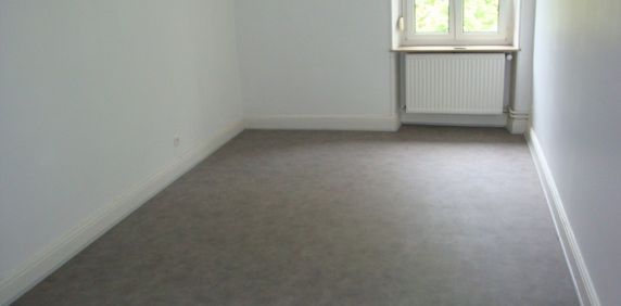 APPARTEMENT - 95 m2 - 4 pièces rue pauline à SARREGUEMINES 57200 - Photo 2