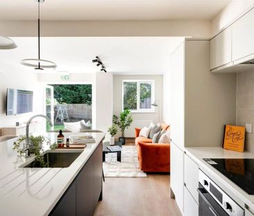 8 bedroom semi-detached house to rent - Photo 3