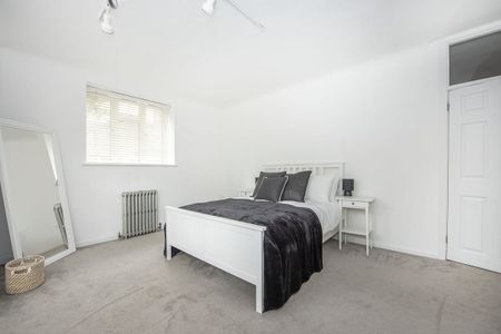 3 bedroom flat to rent - Photo 5