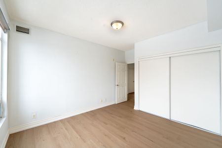For Lease - 11121 Yonge Street Unit# 304, Richmond Hill, Ontario - Photo 4